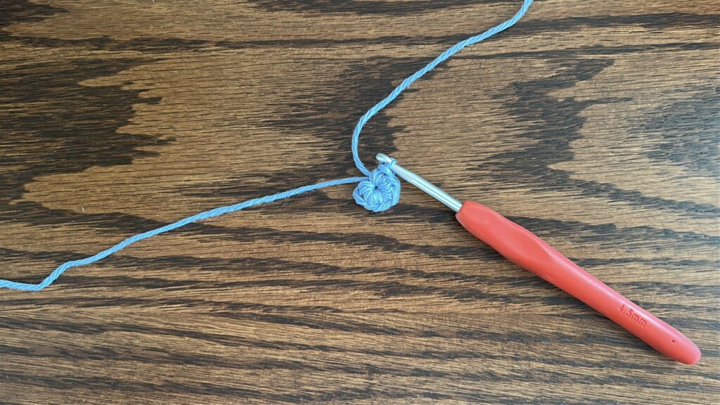Crochet magic ring with 6 single crochet stitches, first step of the striped crochet bucket hat