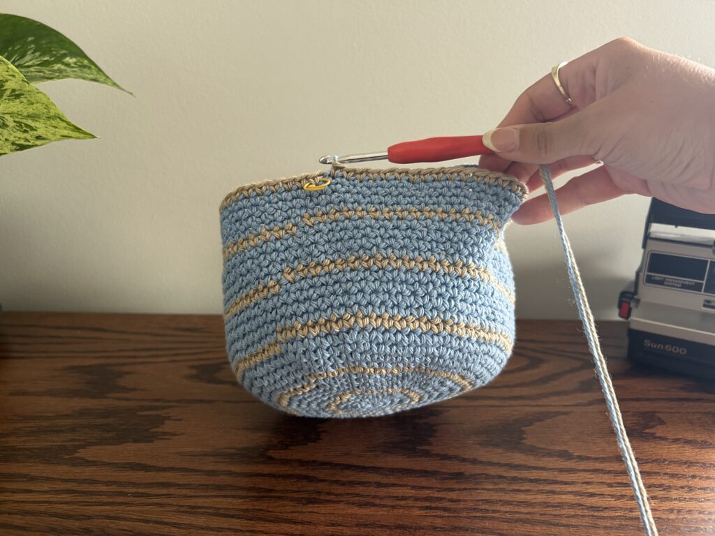 Stripe crochet bucket hat with six stripes after tan cotton yarn round